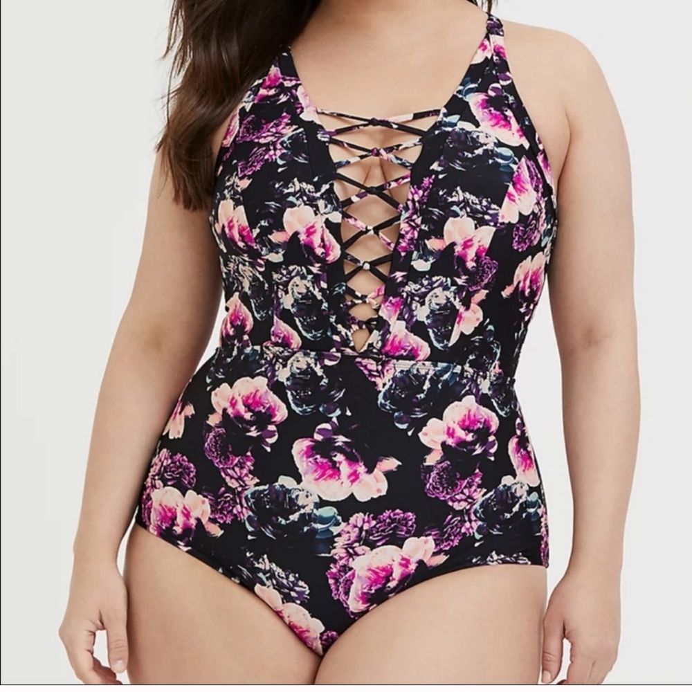 Torrid Black Deep-V Lattice Wireless One-Piece
Swimsuit Black Pink Floral sz 0